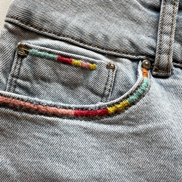 EUC Seven 7 Rainbow Piping Pride Raw Hem Jean Shorts 🌈🌈 (D2) - Picture 4 of 13